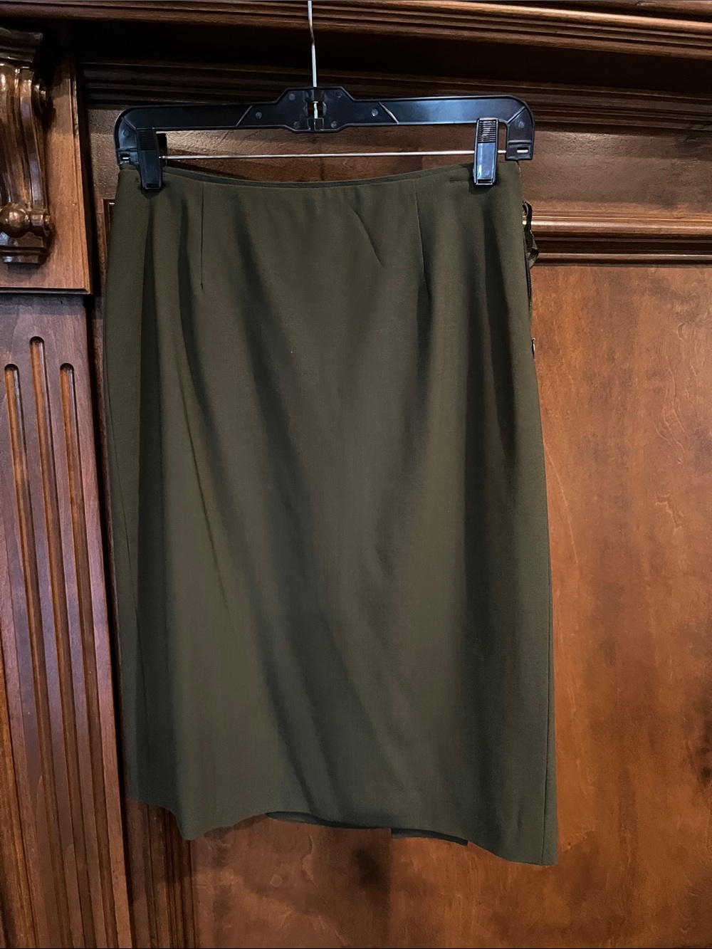 Pencil skirt by Worth, double back pleats, light weight wool, size 6
